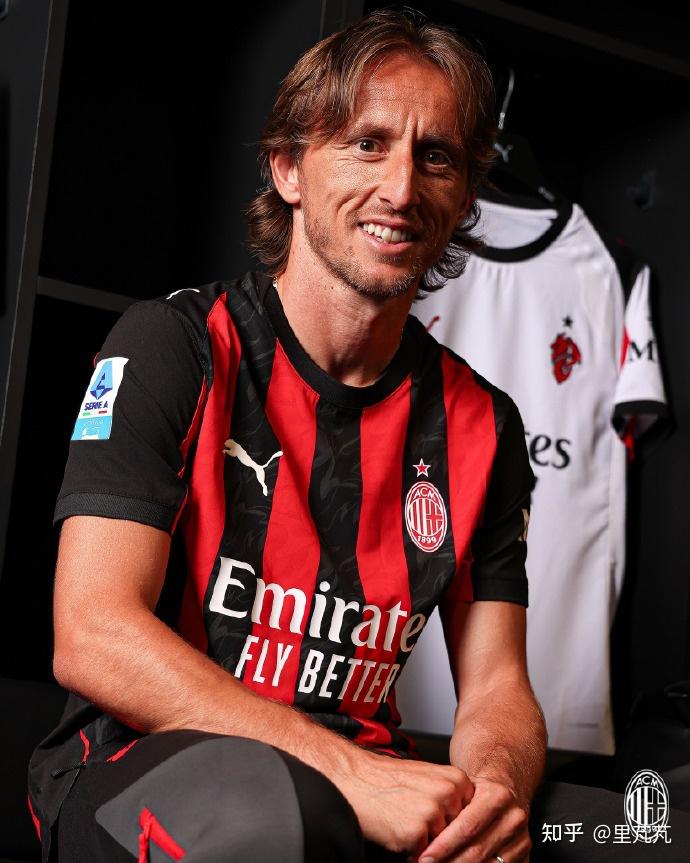 解析“三连击”诈唬：在锦标赛中连开三枪的条件是什么？（锦标赛三枪诈唬实战解析：何时该连续开火？）