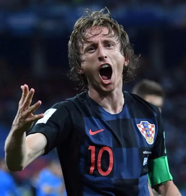 中超11月最佳球员候选：法比奥领衔，王燊超、吴曦、侯森在列