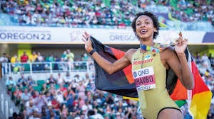 “蟑螂王”Asmongold终于整理房间！庆幸没发现死老鼠