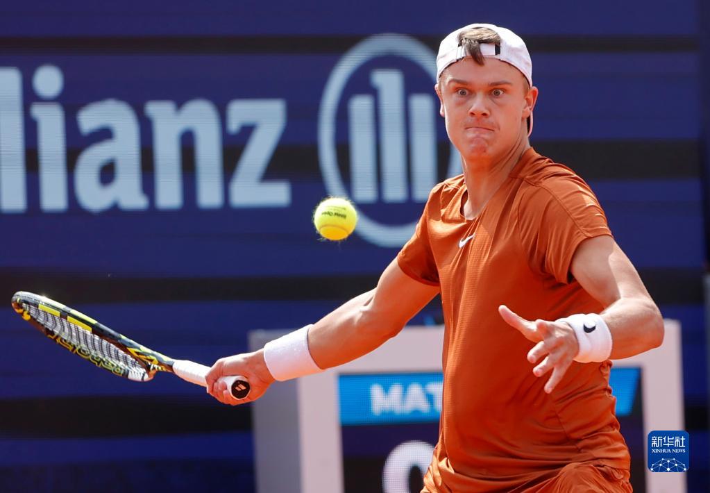 年轻才俊 年轻才俊