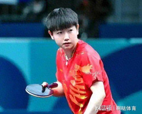 她的手感细 她的手感细