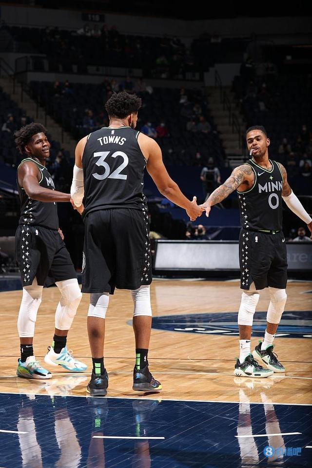 罗体：曼城没和拉齐奥谈租借埃切韦里，球员只是在罗马用餐.