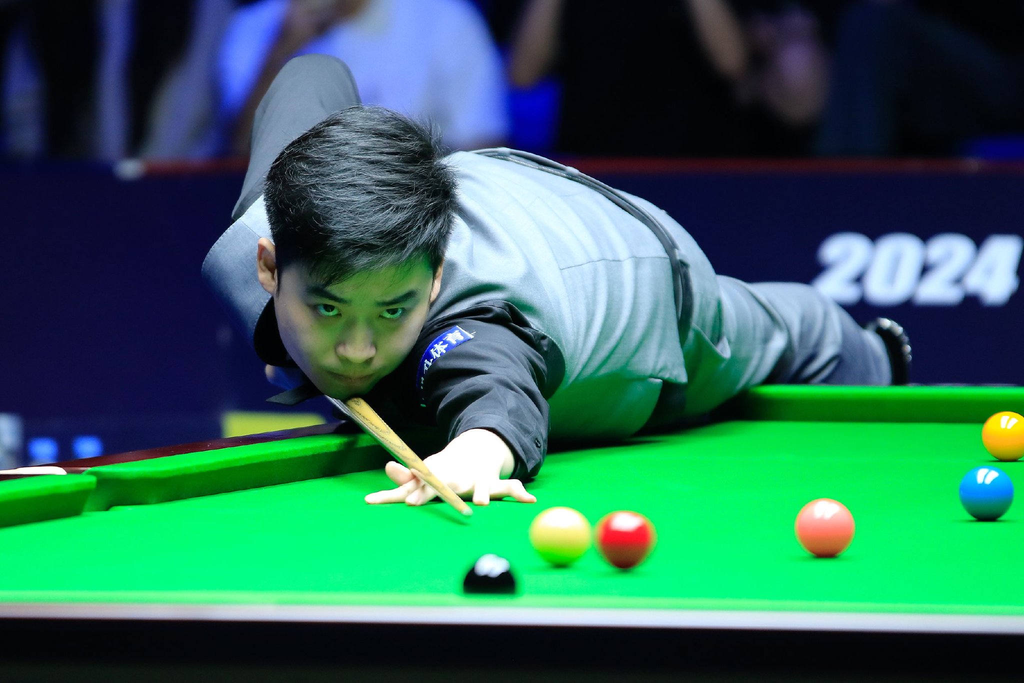 守端扑向地 守端扑向地